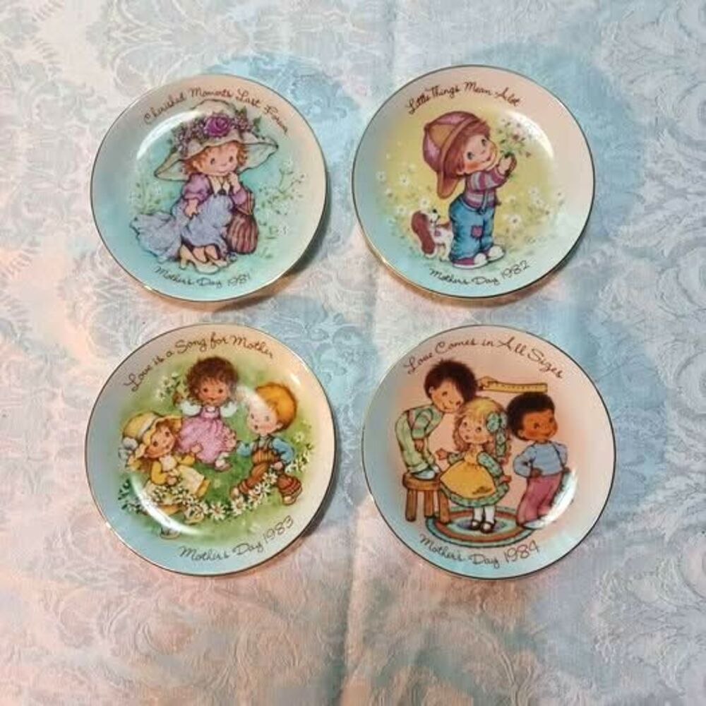 Vintage Avon Mother's Day Mini Porcelain Collector 5" Plates 1981-1984 Set of 4